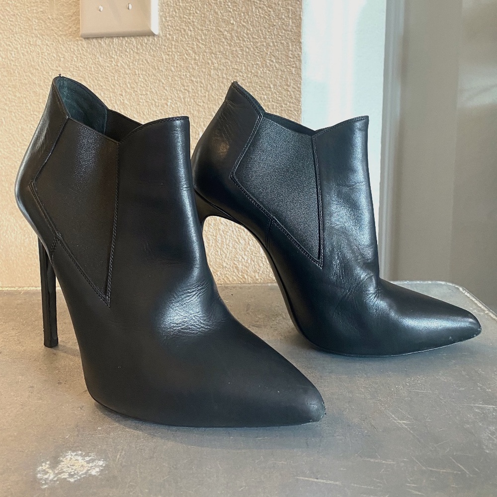 Saint Laurent Paris Chelsea Boots